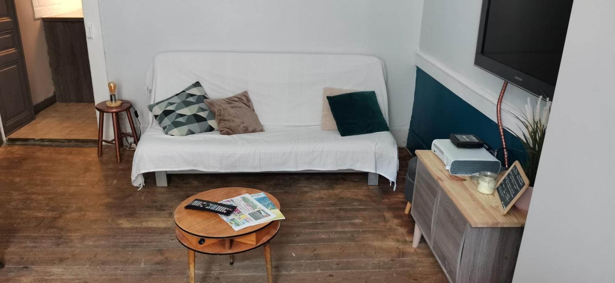 Charmant Studio Au Calme A 5 Min Du Centre Ville Saint-Claude Habitación foto